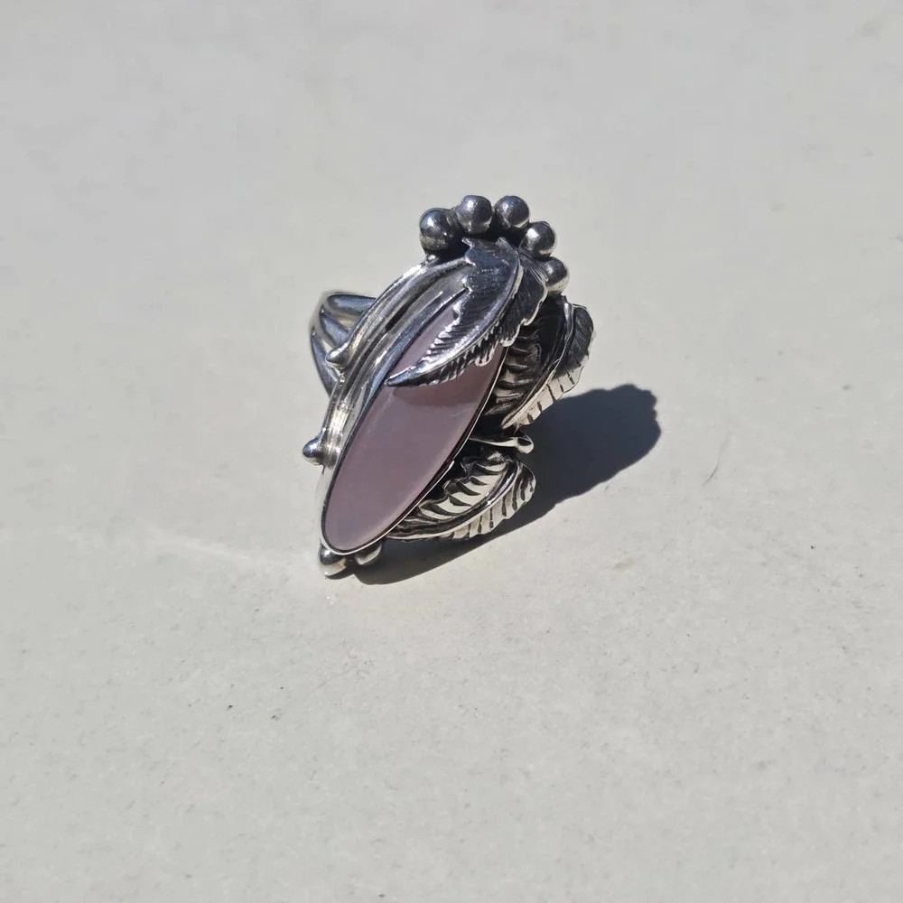 Vintage 925 Sterling Silver Pink Stone Ring Size 5.75 Feather Detail